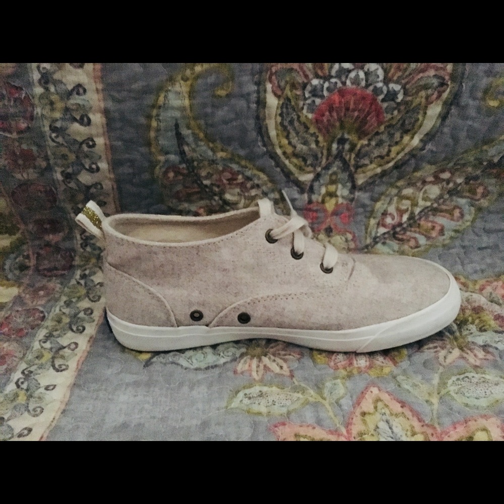 KEDS Size 6 Cute, Comfy Shoes